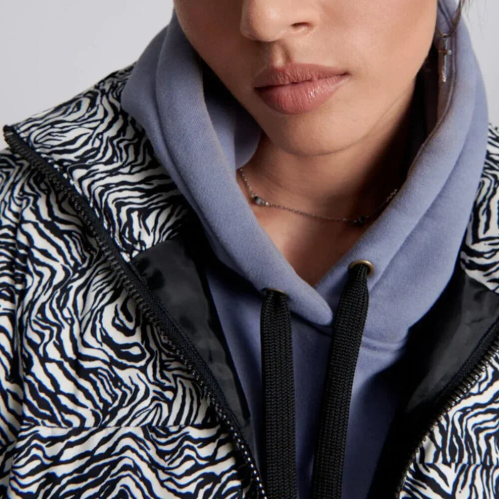 One Teaspoon Zebra Puffer Jacket Coat Front Zipper Double Pockets Cozy Comfy - Picture 3 of 4